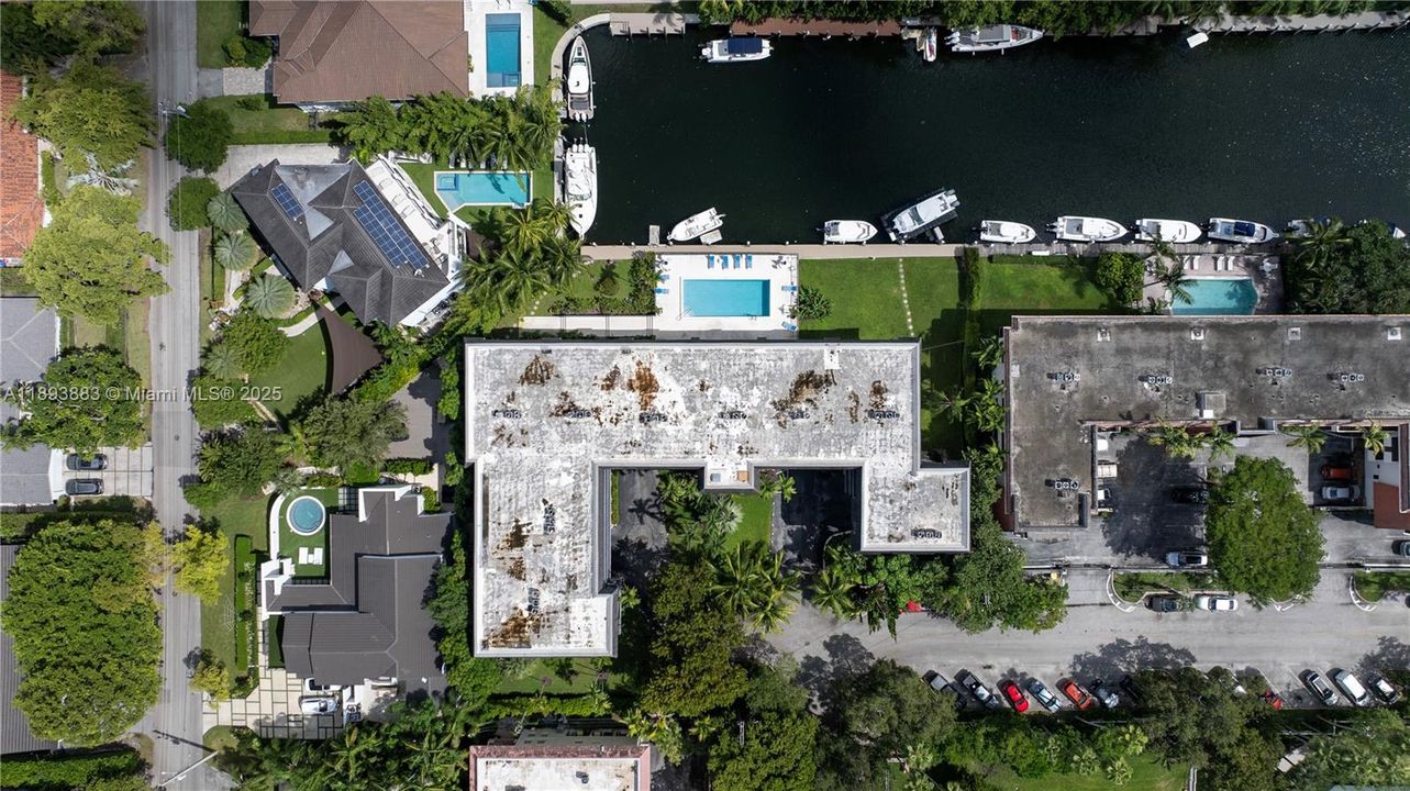 Active With Contract: $480,000 (2 beds, 1 baths, 843 Square Feet)