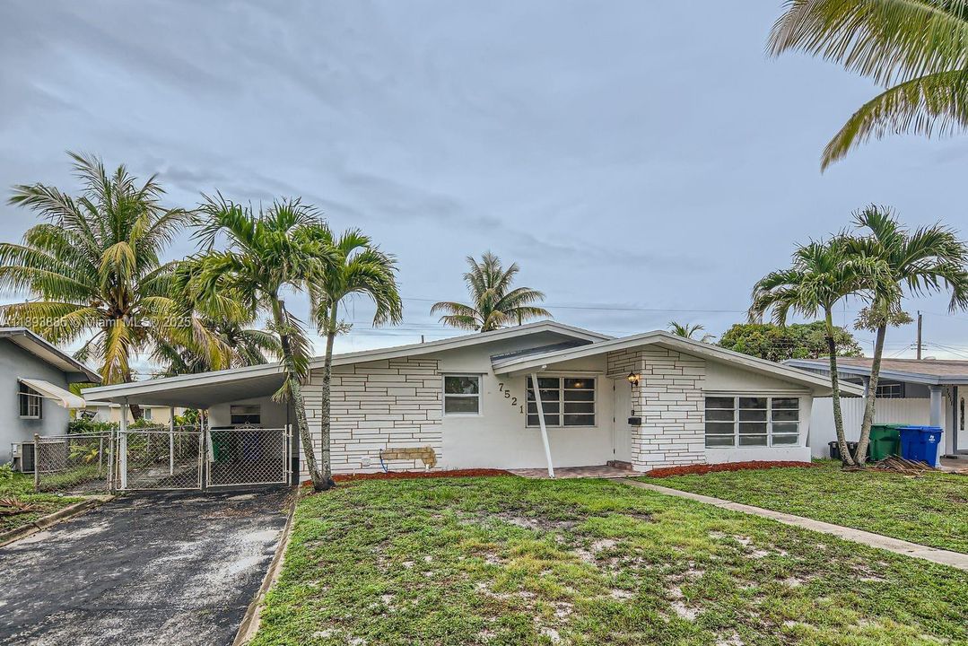 Active With Contract: $456,000 (3 beds, 2 baths, 1180 Square Feet)