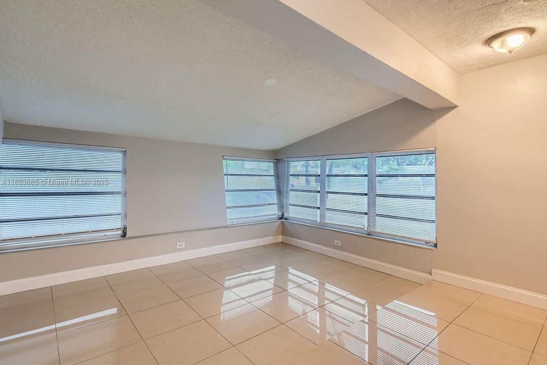 Active With Contract: $456,000 (3 beds, 2 baths, 1180 Square Feet)