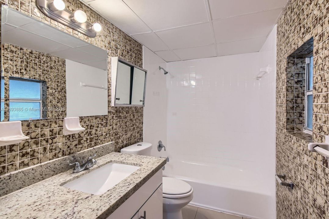 Active With Contract: $456,000 (3 beds, 2 baths, 1180 Square Feet)