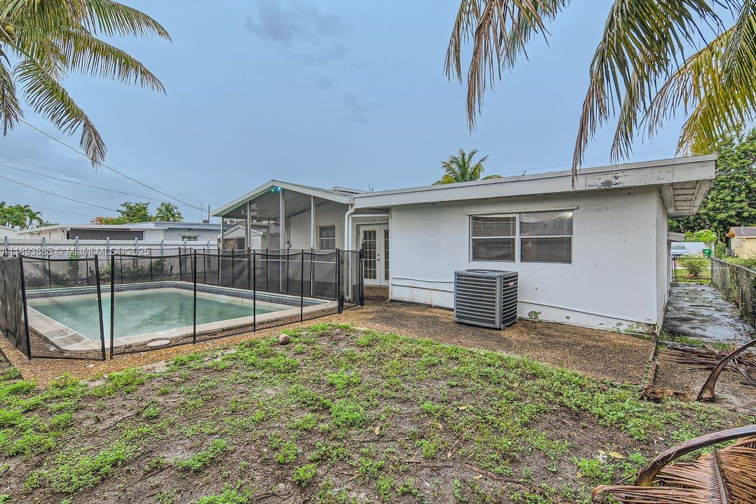 Active With Contract: $456,000 (3 beds, 2 baths, 1180 Square Feet)