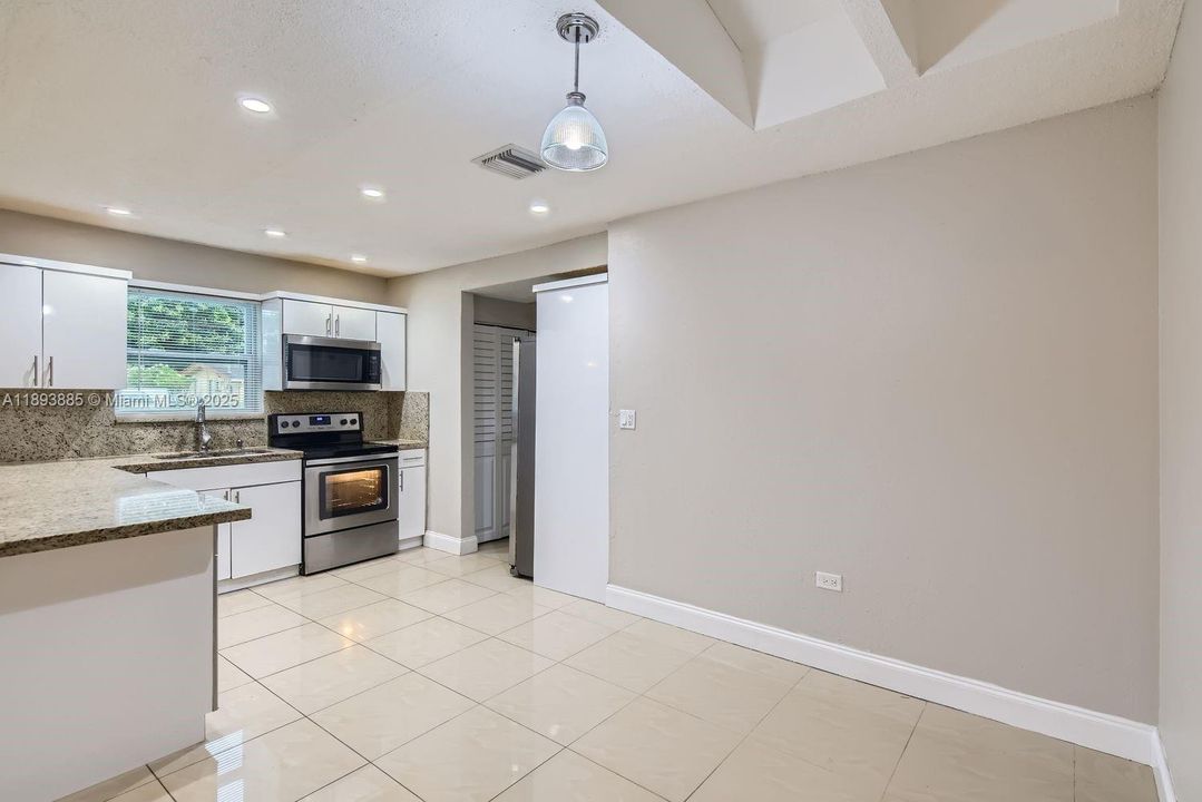 Active With Contract: $456,000 (3 beds, 2 baths, 1180 Square Feet)