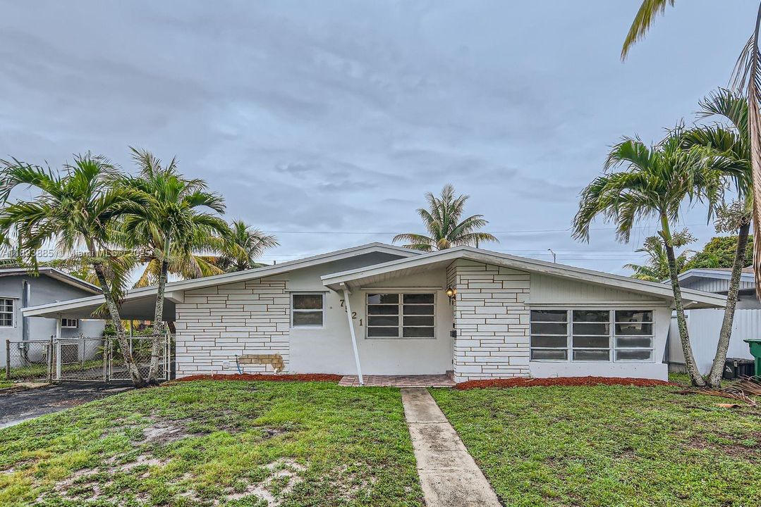 Active With Contract: $456,000 (3 beds, 2 baths, 1180 Square Feet)