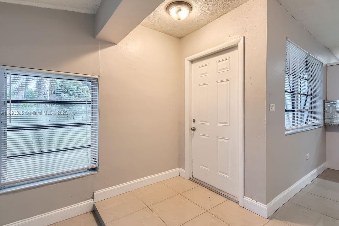 Active With Contract: $456,000 (3 beds, 2 baths, 1180 Square Feet)