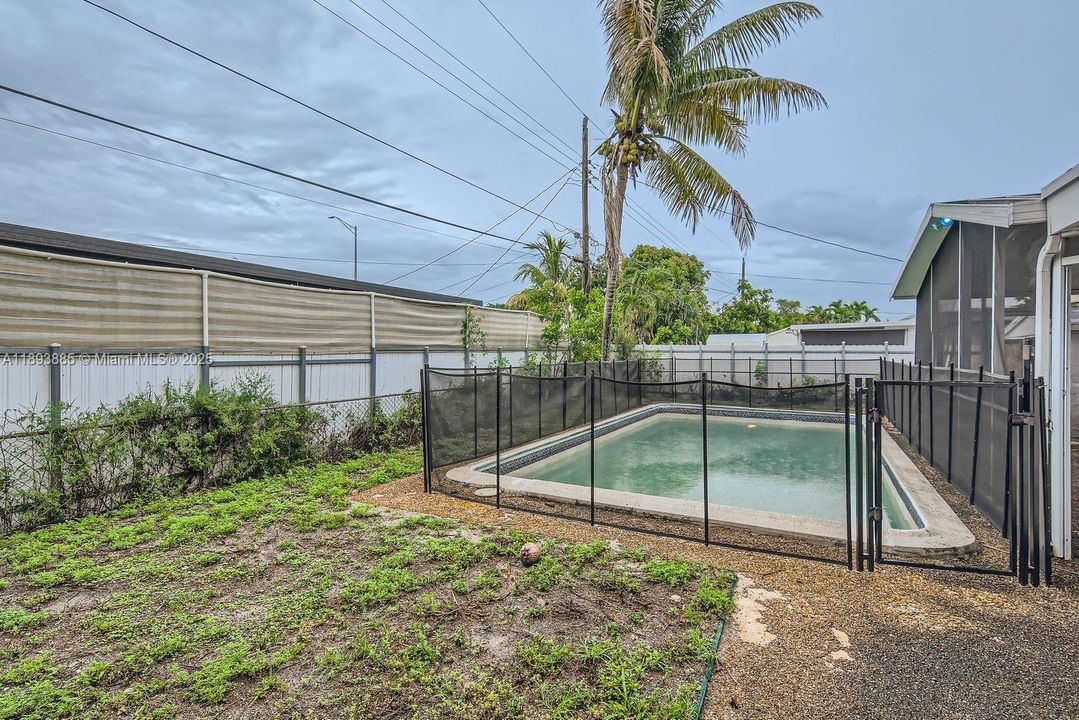 Active With Contract: $456,000 (3 beds, 2 baths, 1180 Square Feet)