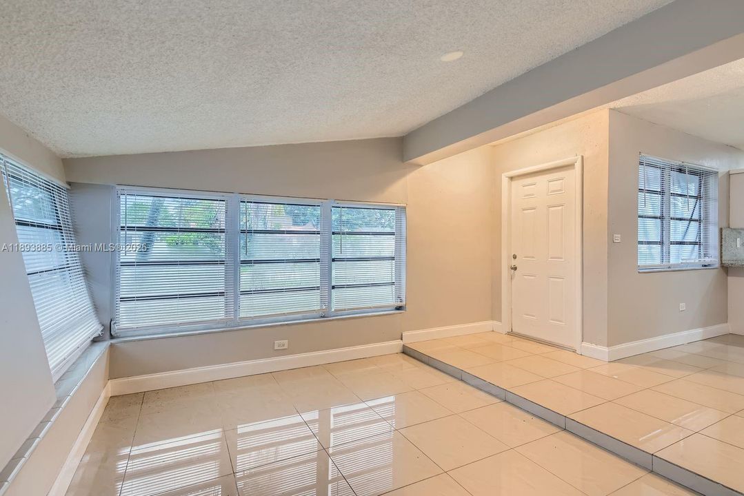 Active With Contract: $456,000 (3 beds, 2 baths, 1180 Square Feet)