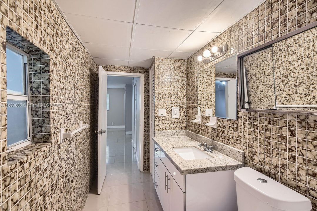 Active With Contract: $456,000 (3 beds, 2 baths, 1180 Square Feet)