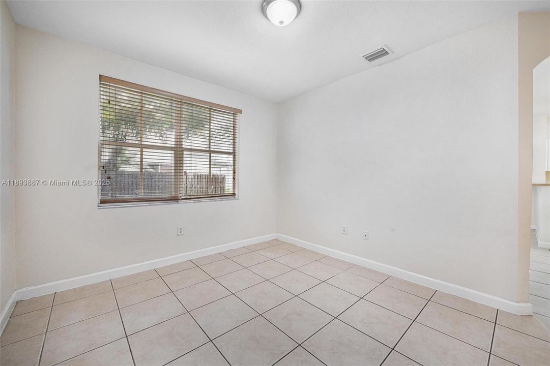 待售: $250,000 (3 贝兹, 2 浴室, 1523 平方英尺)