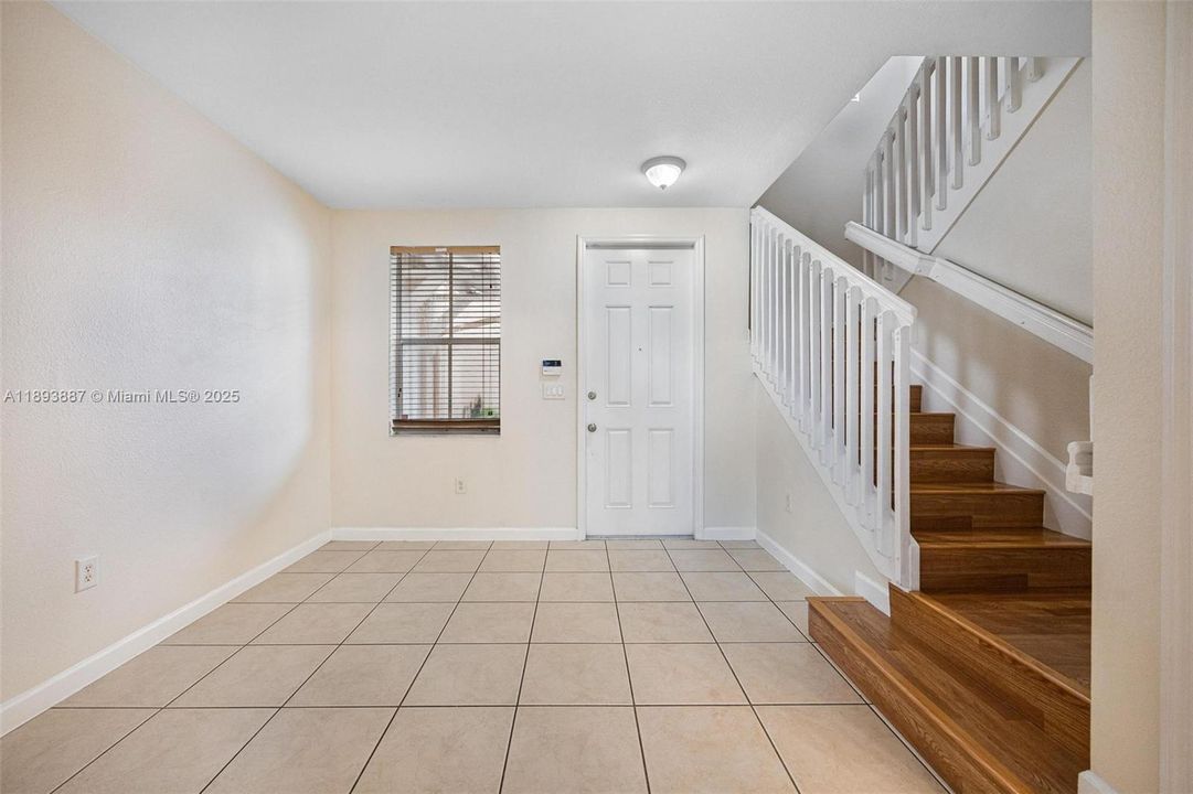 待售: $250,000 (3 贝兹, 2 浴室, 1523 平方英尺)