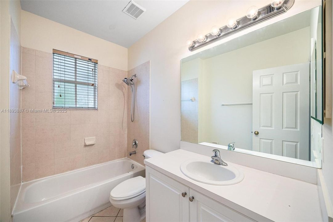 待售: $250,000 (3 贝兹, 2 浴室, 1523 平方英尺)