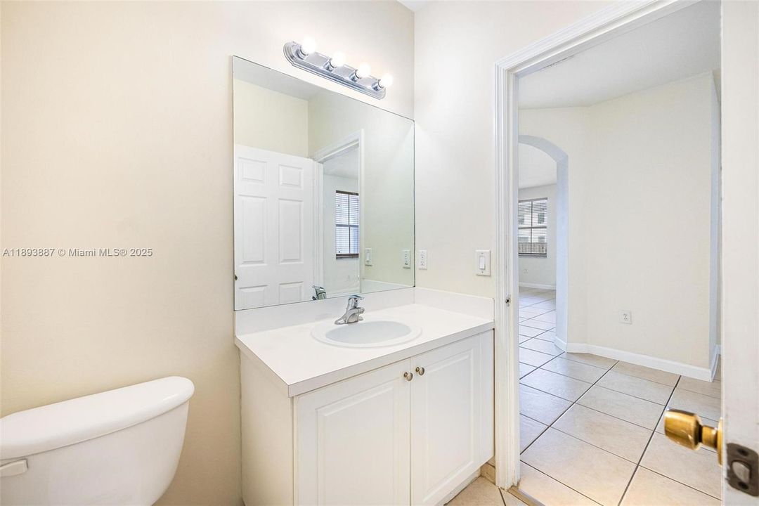 待售: $250,000 (3 贝兹, 2 浴室, 1523 平方英尺)