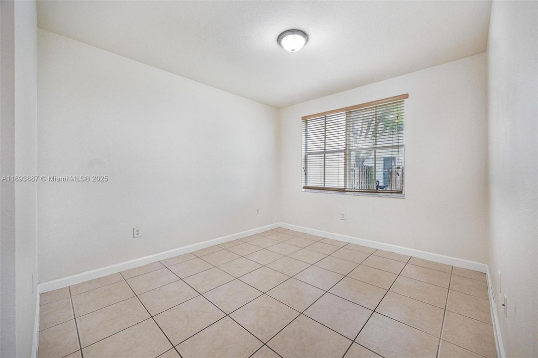 待售: $250,000 (3 贝兹, 2 浴室, 1523 平方英尺)