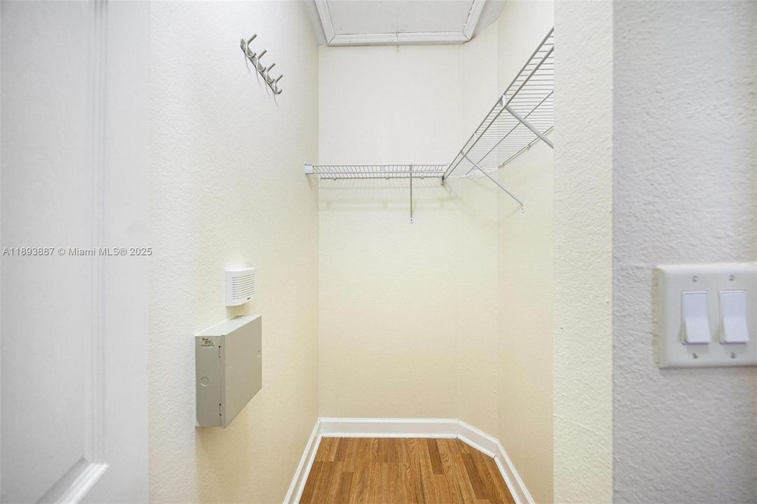 待售: $250,000 (3 贝兹, 2 浴室, 1523 平方英尺)