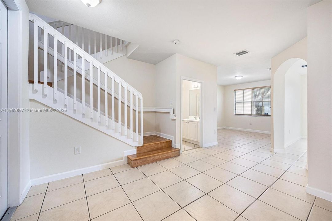 待售: $250,000 (3 贝兹, 2 浴室, 1523 平方英尺)