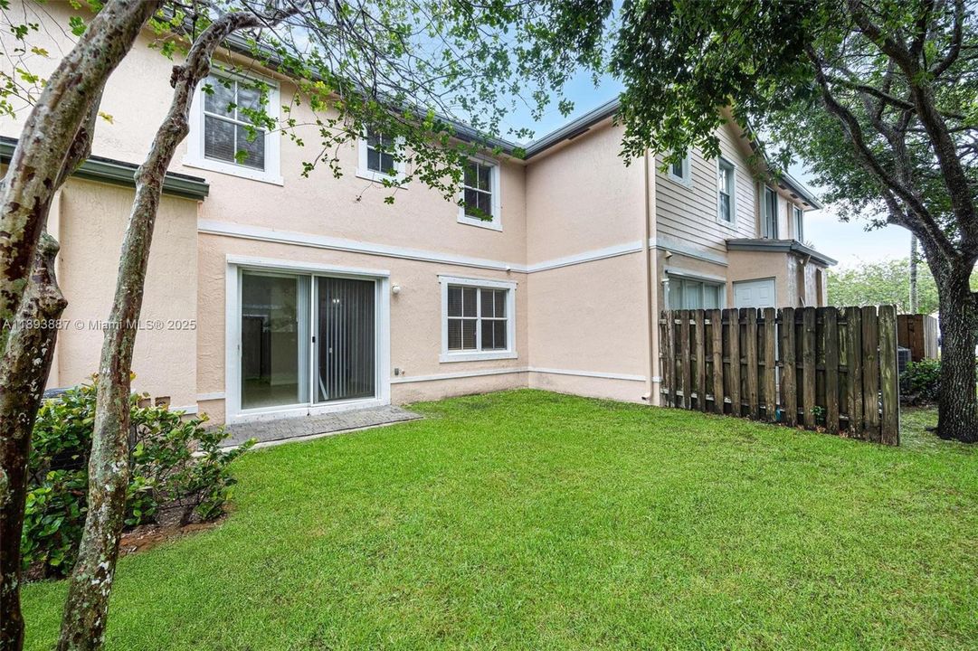 待售: $250,000 (3 贝兹, 2 浴室, 1523 平方英尺)