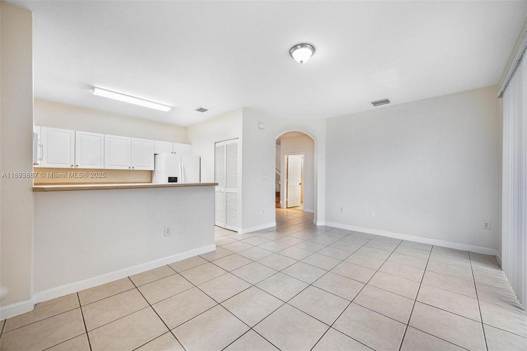 待售: $250,000 (3 贝兹, 2 浴室, 1523 平方英尺)