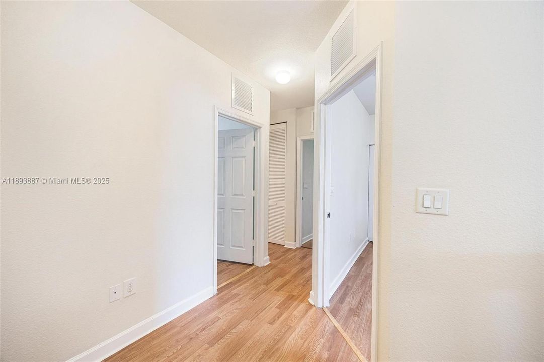 待售: $250,000 (3 贝兹, 2 浴室, 1523 平方英尺)