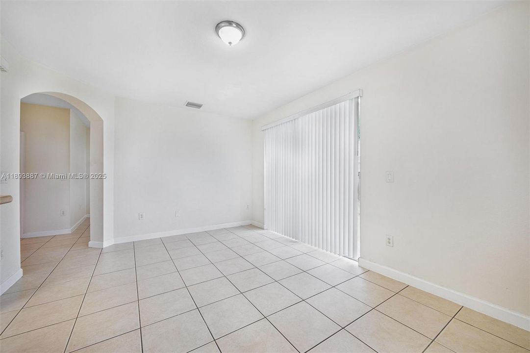 待售: $250,000 (3 贝兹, 2 浴室, 1523 平方英尺)