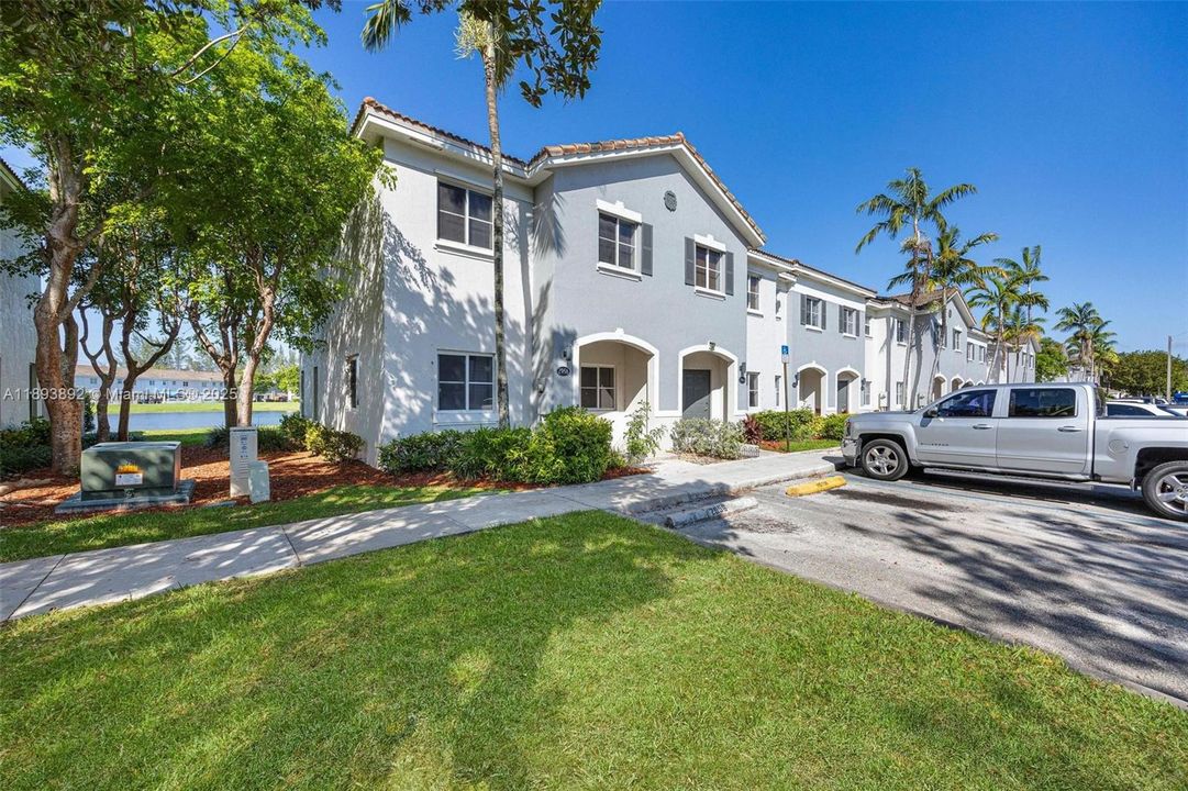 Active With Contract: $270,000 (3 beds, 2 baths, 1518 Square Feet)