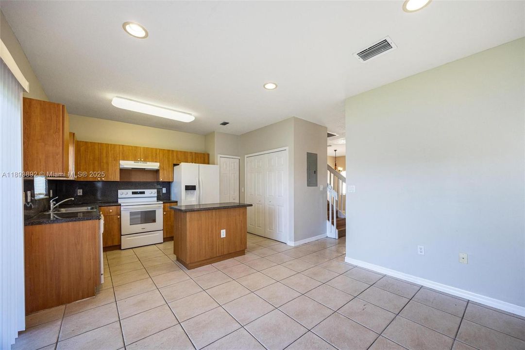 Active With Contract: $270,000 (3 beds, 2 baths, 1518 Square Feet)