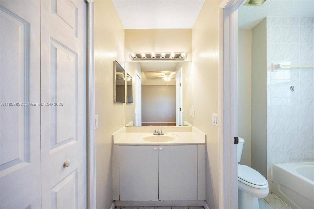 Active With Contract: $270,000 (3 beds, 2 baths, 1518 Square Feet)