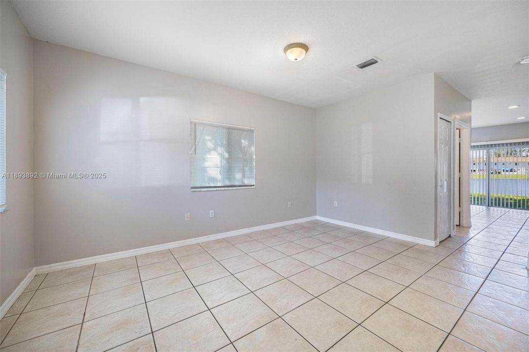 Active With Contract: $270,000 (3 beds, 2 baths, 1518 Square Feet)