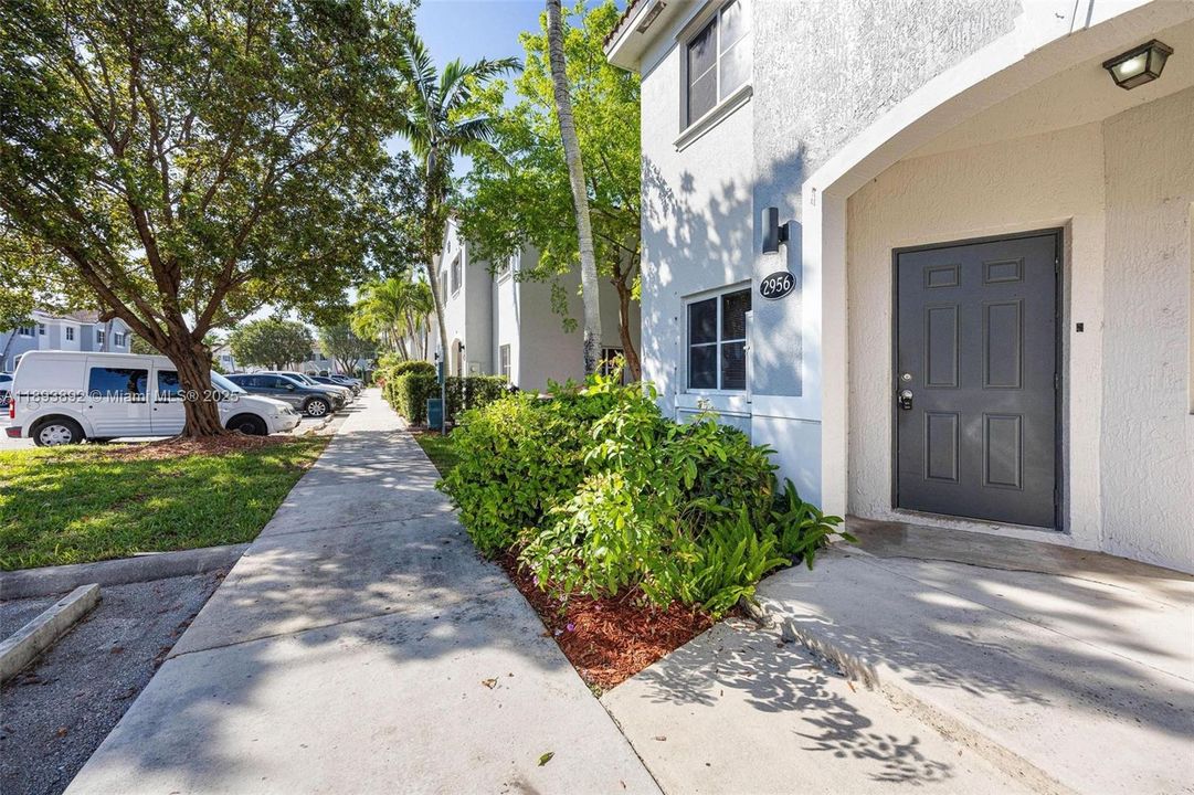 Active With Contract: $270,000 (3 beds, 2 baths, 1518 Square Feet)