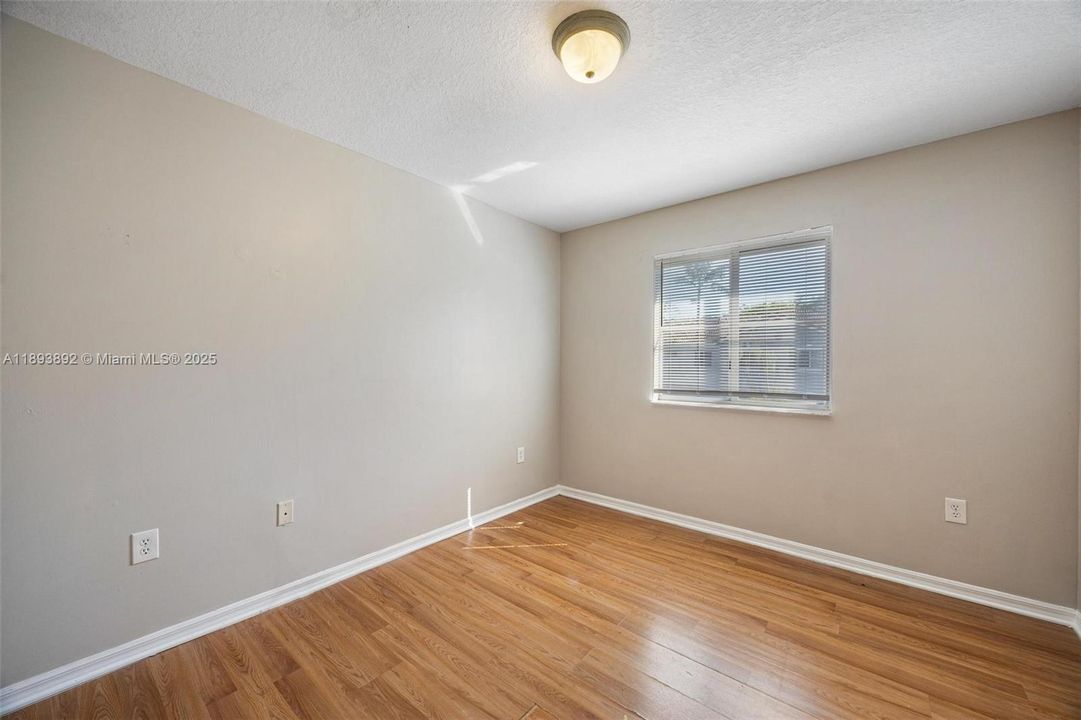 Active With Contract: $270,000 (3 beds, 2 baths, 1518 Square Feet)