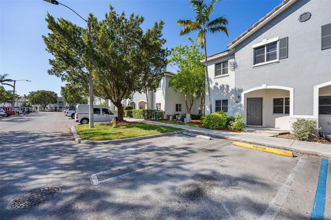 Active With Contract: $270,000 (3 beds, 2 baths, 1518 Square Feet)