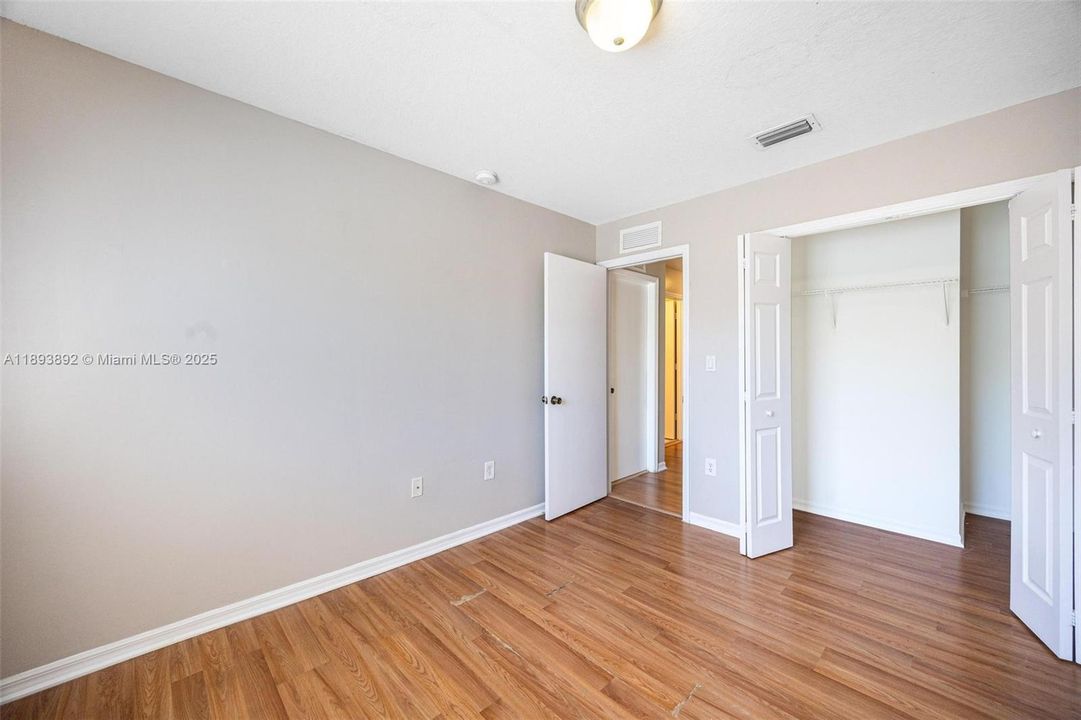 Active With Contract: $270,000 (3 beds, 2 baths, 1518 Square Feet)