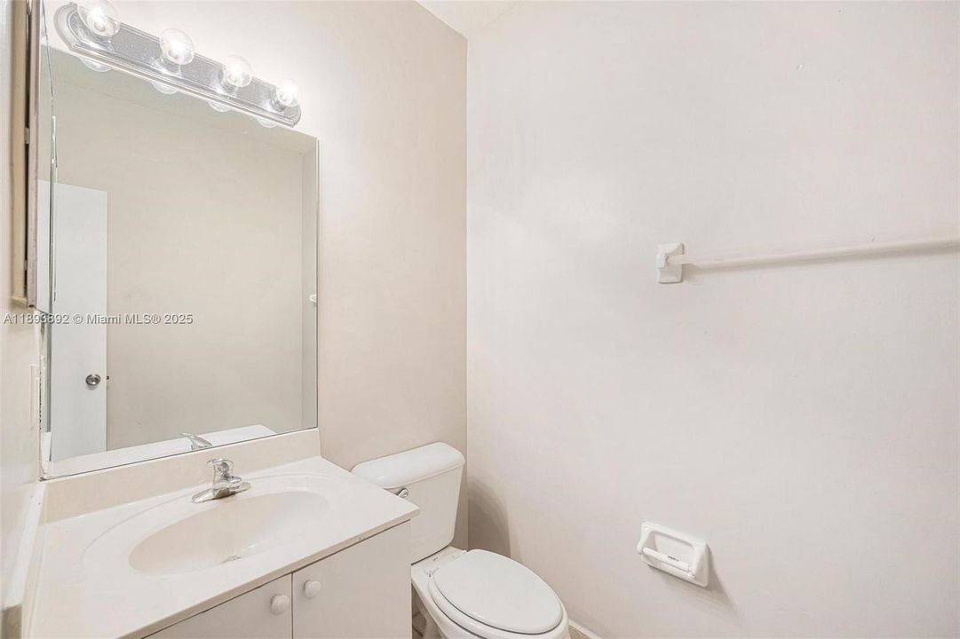 Active With Contract: $270,000 (3 beds, 2 baths, 1518 Square Feet)