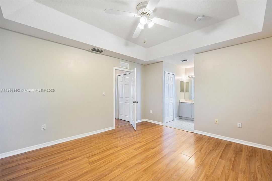 Active With Contract: $270,000 (3 beds, 2 baths, 1518 Square Feet)