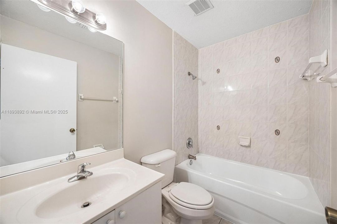 Active With Contract: $270,000 (3 beds, 2 baths, 1518 Square Feet)