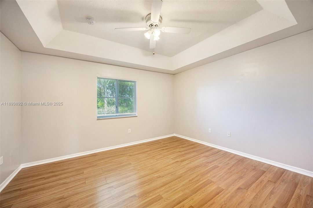 Active With Contract: $270,000 (3 beds, 2 baths, 1518 Square Feet)