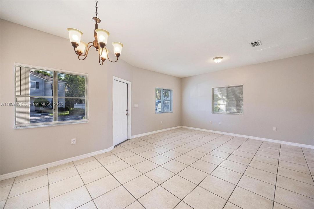 Active With Contract: $270,000 (3 beds, 2 baths, 1518 Square Feet)