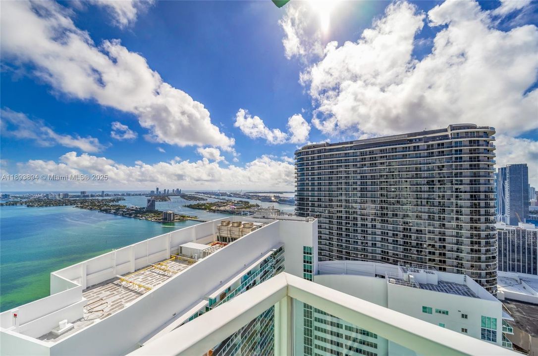 合同活跃: $3,050 (1 贝兹, 1 浴室, 838 平方英尺)