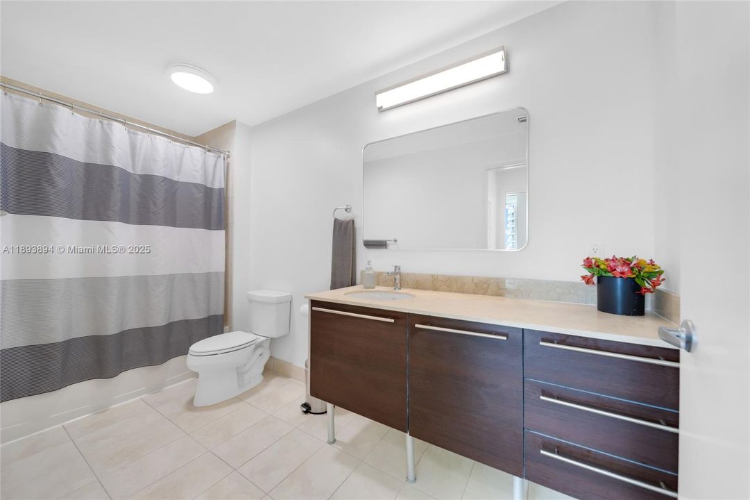 合同活跃: $3,050 (1 贝兹, 1 浴室, 838 平方英尺)