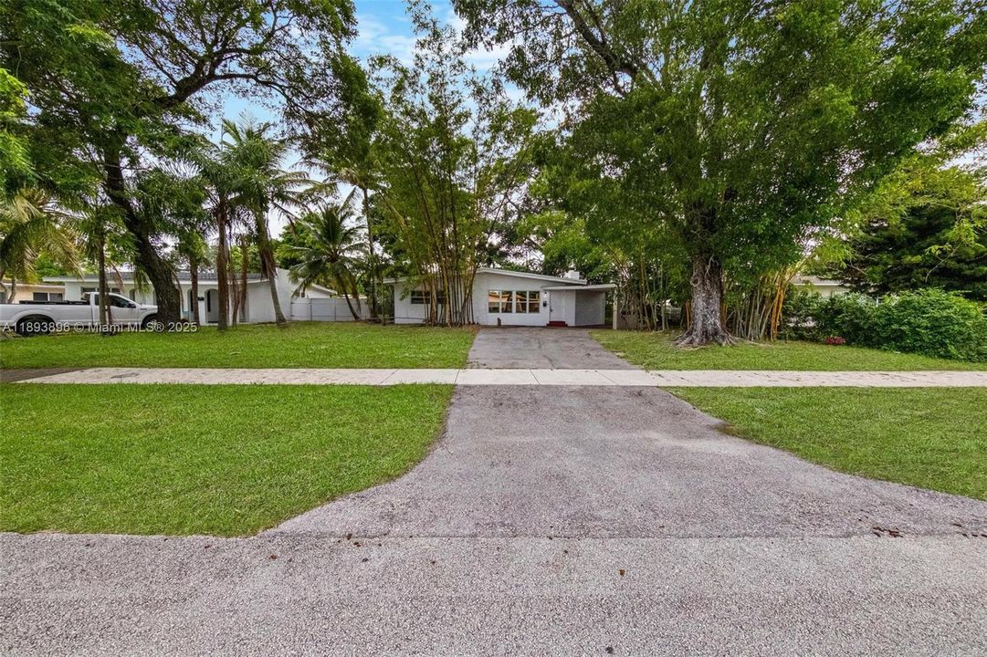 Недавно продано: $379,000 (3 спален, 2 ванн, 1000 Квадратных фут)