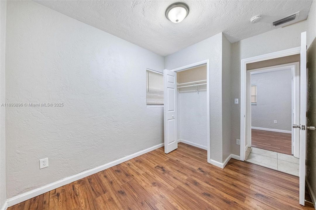 Недавно продано: $379,000 (3 спален, 2 ванн, 1000 Квадратных фут)