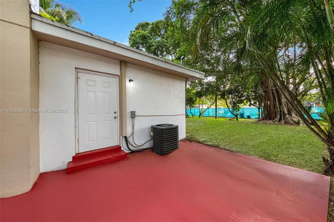 Недавно продано: $379,000 (3 спален, 2 ванн, 1000 Квадратных фут)