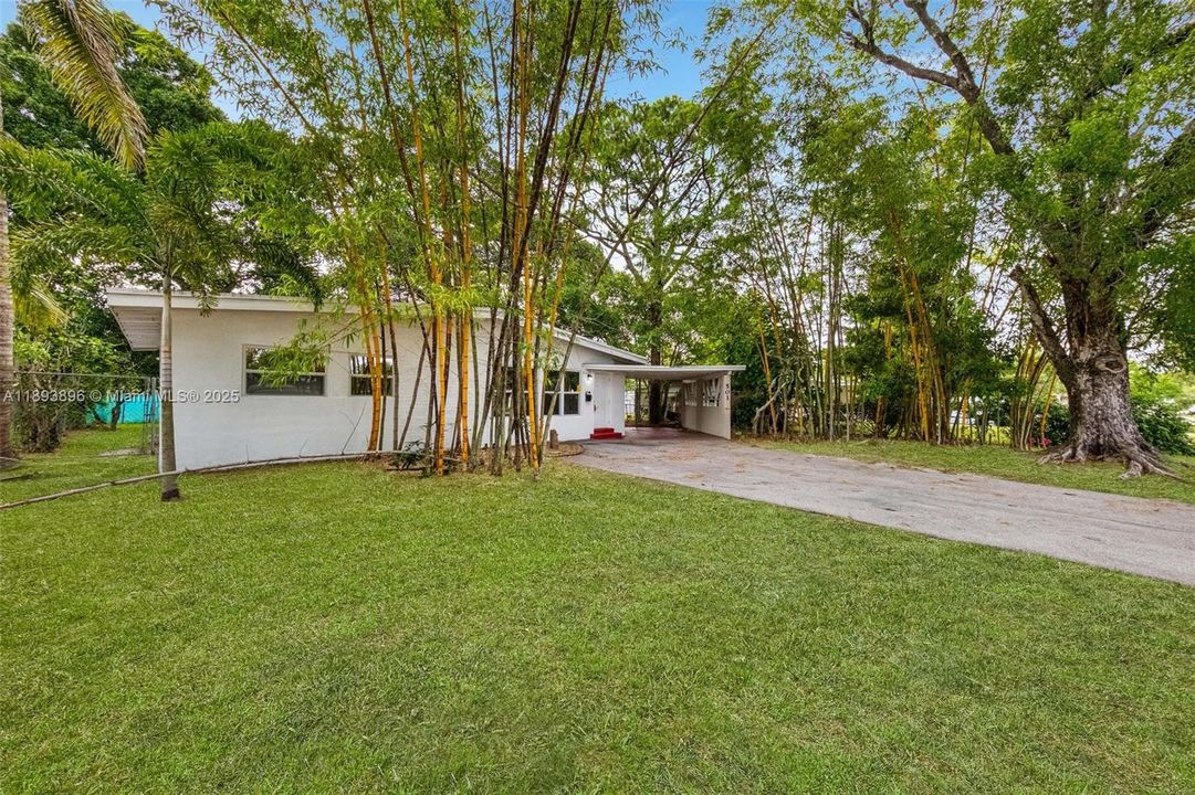 Недавно продано: $379,000 (3 спален, 2 ванн, 1000 Квадратных фут)