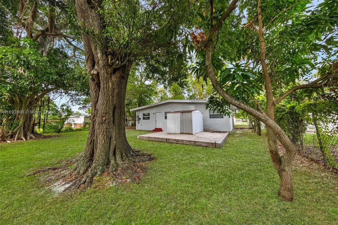 Недавно продано: $379,000 (3 спален, 2 ванн, 1000 Квадратных фут)