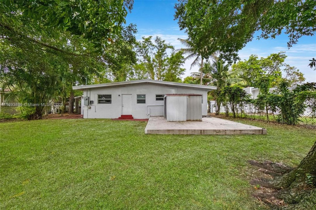 Недавно продано: $379,000 (3 спален, 2 ванн, 1000 Квадратных фут)