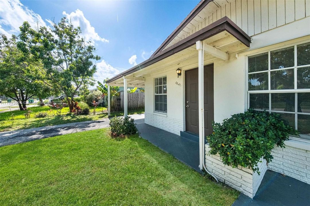 Недавно продано: $330,000 (3 спален, 1 ванн, 1008 Квадратных фут)