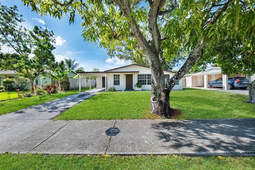 Недавно продано: $330,000 (3 спален, 1 ванн, 1008 Квадратных фут)