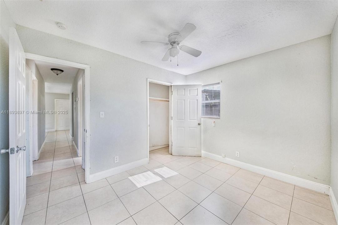 Недавно продано: $330,000 (3 спален, 1 ванн, 1008 Квадратных фут)