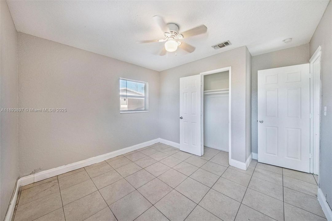 Недавно продано: $330,000 (3 спален, 1 ванн, 1008 Квадратных фут)