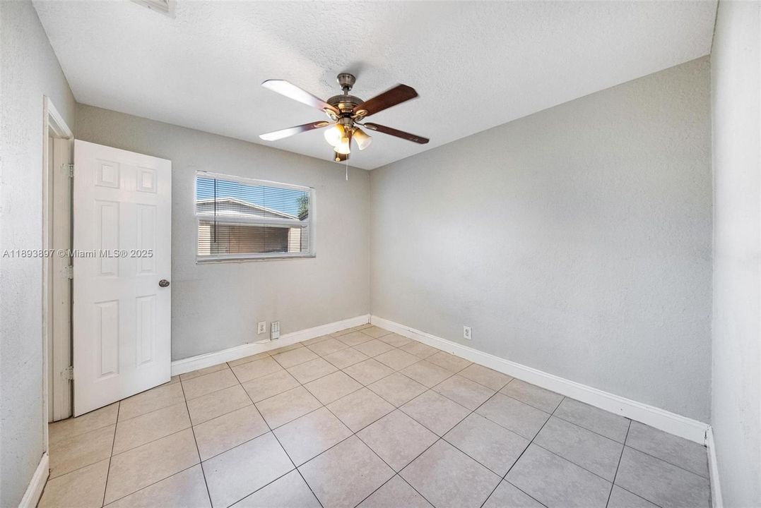 Недавно продано: $330,000 (3 спален, 1 ванн, 1008 Квадратных фут)