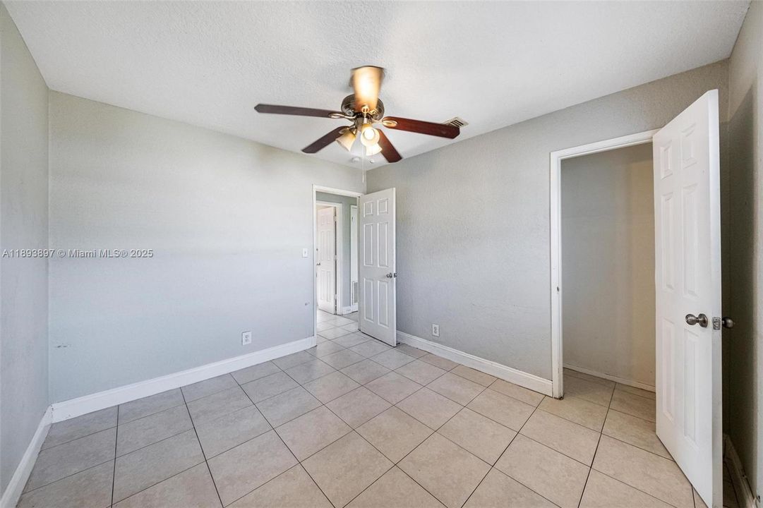 Недавно продано: $330,000 (3 спален, 1 ванн, 1008 Квадратных фут)