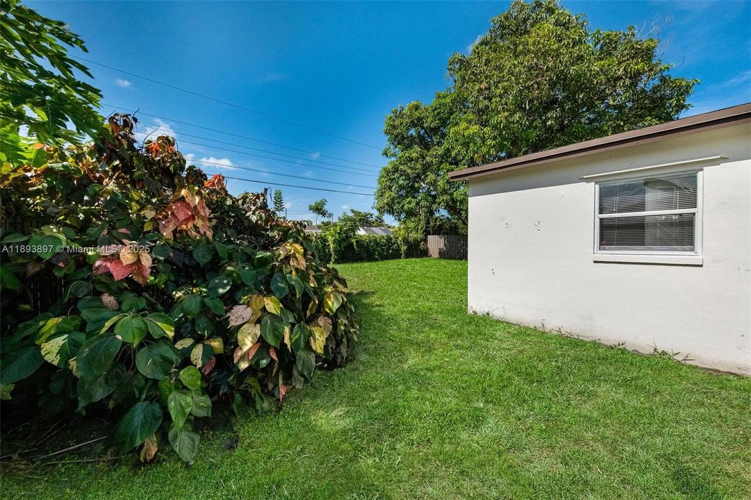 Недавно продано: $330,000 (3 спален, 1 ванн, 1008 Квадратных фут)